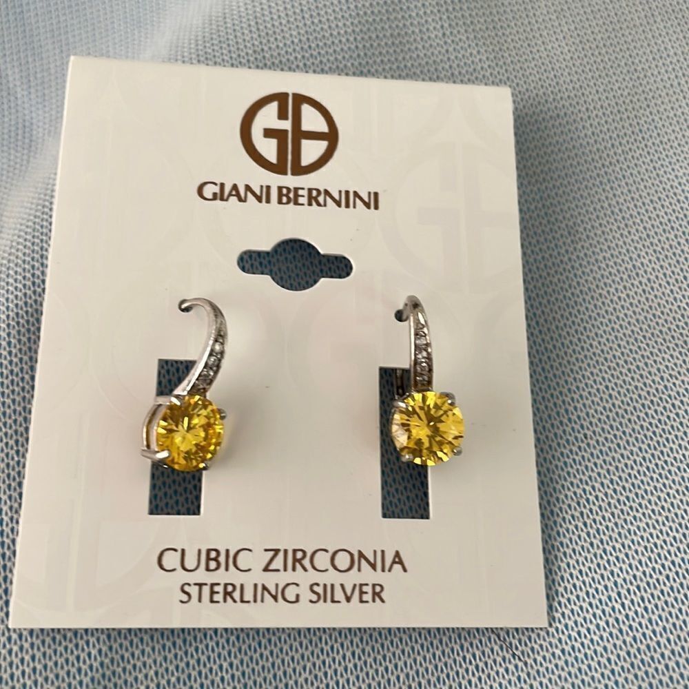 NWT Giani Bernini cubic zirconia on sterling silver with flip hooks on the back